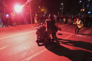 Neredi na ulicama Beograda po završetku protesta "Vidimo se na Vidovdan"
