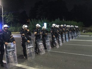 Interventna jedinica policije na protestu