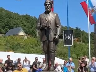 Spomenik Pavlu Đurišiću kod Berana
