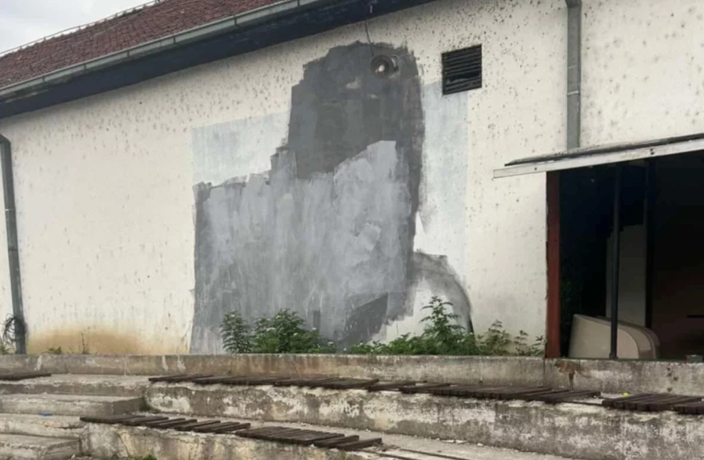 Prekrečen mural u Sočanici