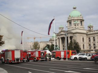 U incidentu u Ćacilendu upucan je jedan čovek i zapaljen šator.