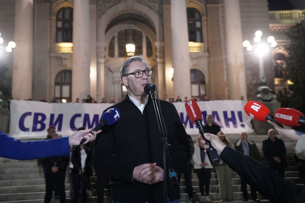 Vučić ispred Skupštine