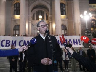 Vučić ispred Skupštine