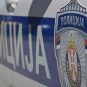 Atomobil na kome krupnim belim slovima na plavoj podlozi piše policija