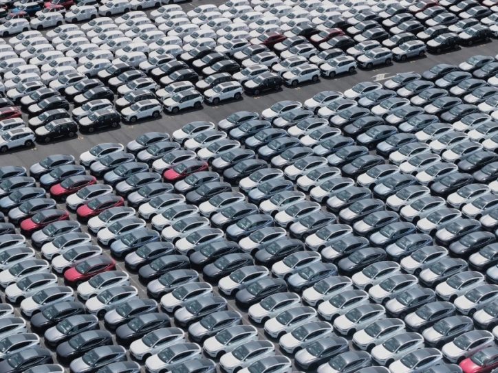 Kineski automobili u Šangajskoj luci.