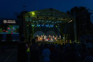 Koncertom mladih domaćih muzičara iz Nišvil džem orkestra (Nisville Jam Orchestra) na Niškoj tvrđavi.