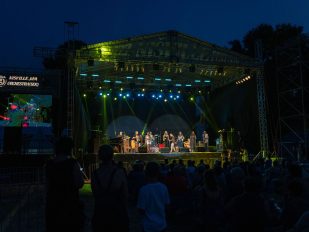 Koncertom mladih domaćih muzičara iz Nišvil džem orkestra (Nisville Jam Orchestra) na Niškoj tvrđavi.