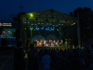 Koncertom mladih domaćih muzičara iz Nišvil džem orkestra (Nisville Jam Orchestra) na Niškoj tvrđavi.