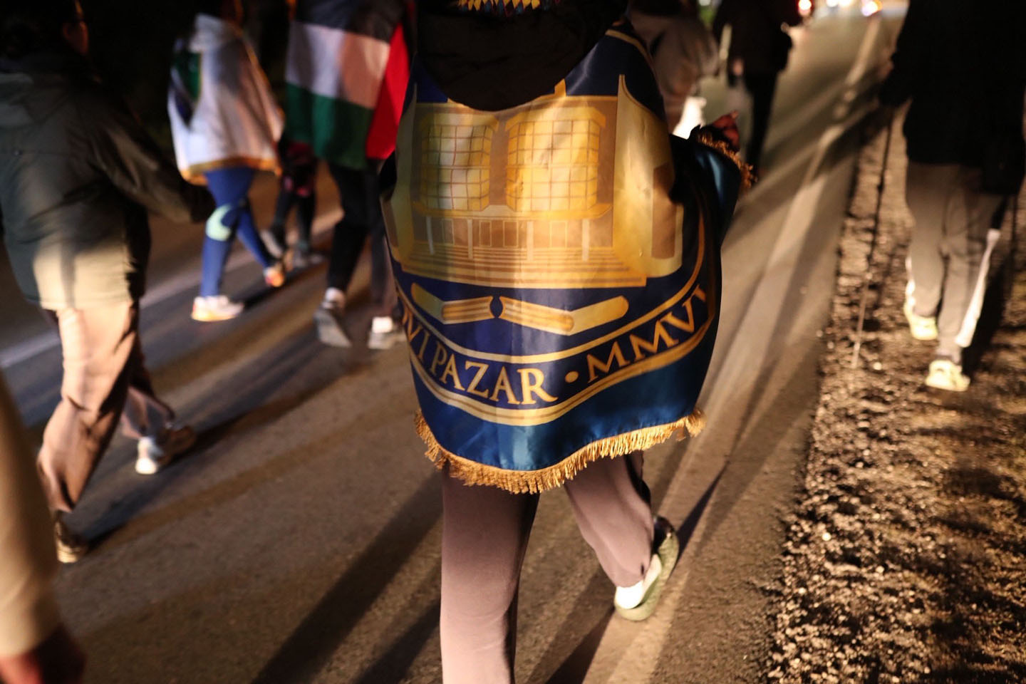 Studenti iz Novog Pazara sa zastavom fakulteta
