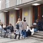 Učenici ispred Pete beogradske gimnazije