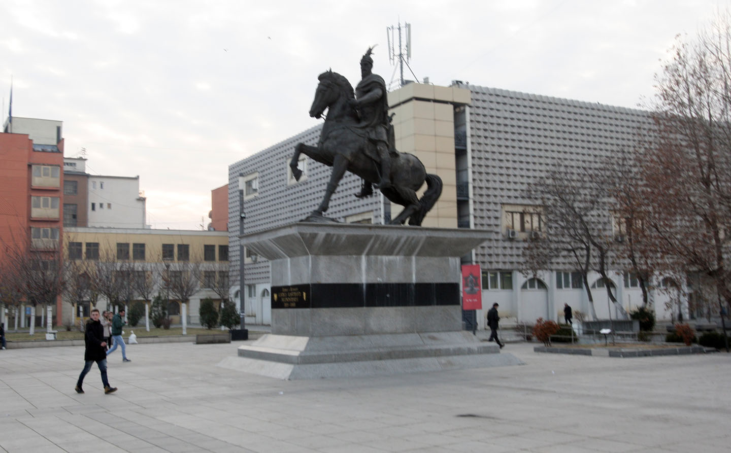 Spomenik Đurađu Kastriotu Skenderbegu u Prištini.