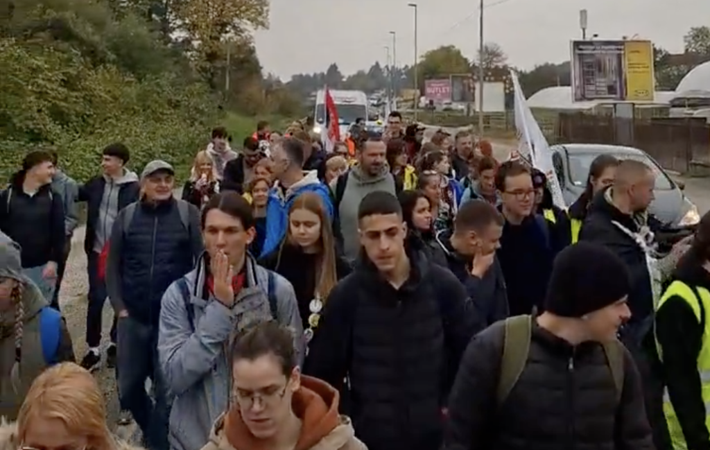 Studenti iz Čačka i Kraljeva na putu ka Novom Sadu
