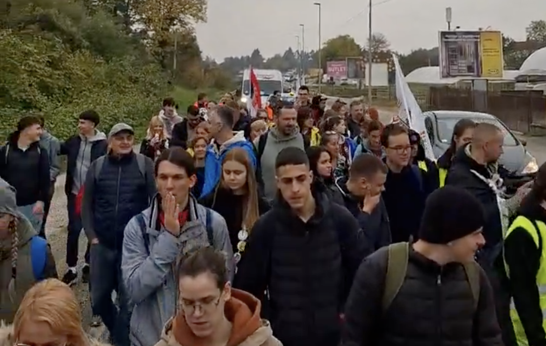 Studenti iz Čačka i Kraljeva na putu ka Novom Sadu