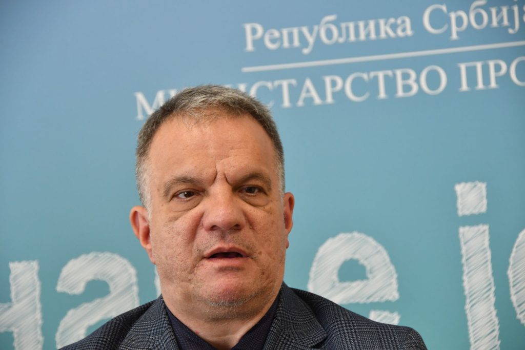 Ministar prosvete Dejan Vuk Stanković guši pobunu u Petoj beogradskoj gimnaziji