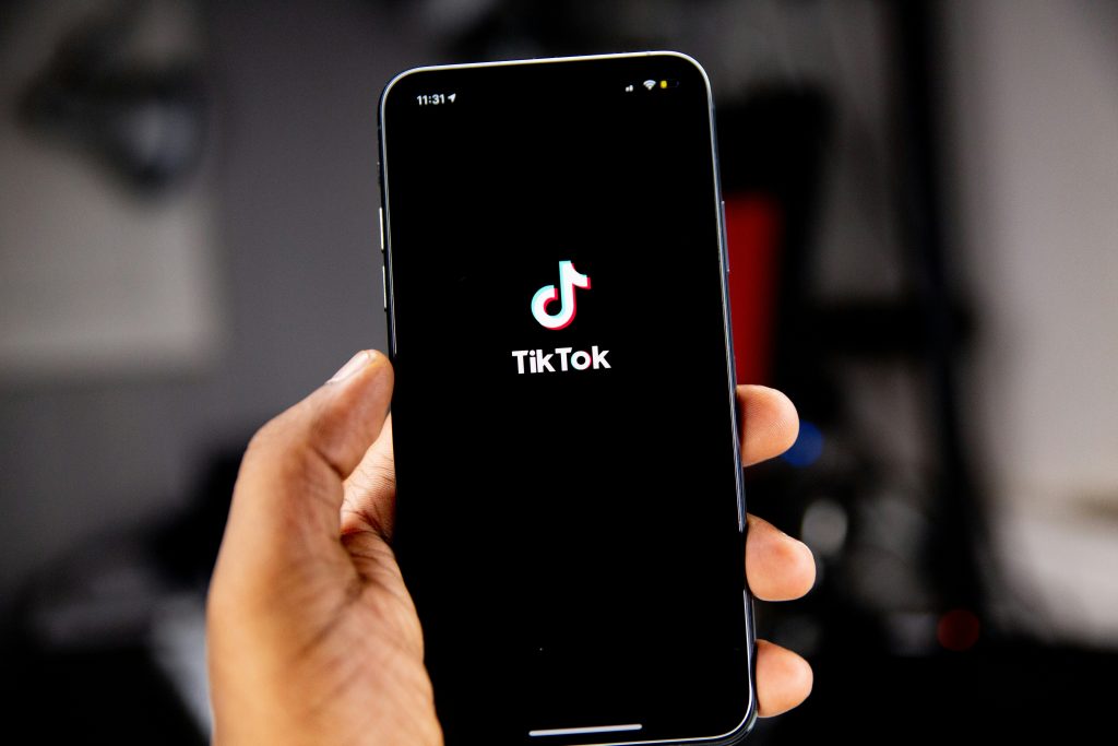 Većinski paket TikTok USA prelazi u ruke američkih investitora, dok kineski ByteDance zadržava simboličan udeo, manji od 20 odsto.