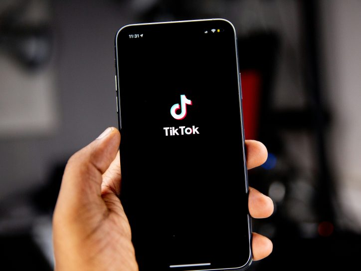 Većinski paket TikTok USA prelazi u ruke američkih investitora, dok kineski ByteDance zadržava simboličan udeo, manji od 20 odsto.