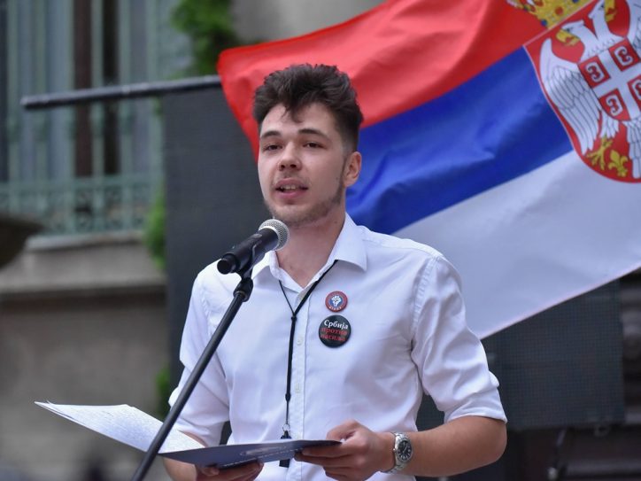 Student Pravnog fakulteta u Nišu Dimitrije Dimić osumnjičen je da sumnje da je sa svojim kolegama pozivao na nasilnu promenu ustavnog poretka.