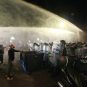 Policija koristi vodeni top da blokira demonstrante tokom opozicionog skupa u centru Tbilisija, u Gruziji