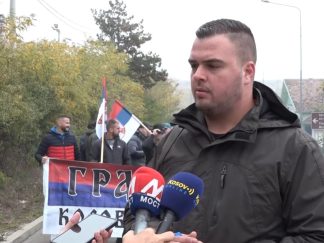 „Mi znamo najbolje kako se voli i poštuje Srbija i da pokažemo svima da ćemo da istrajemo ovaj put