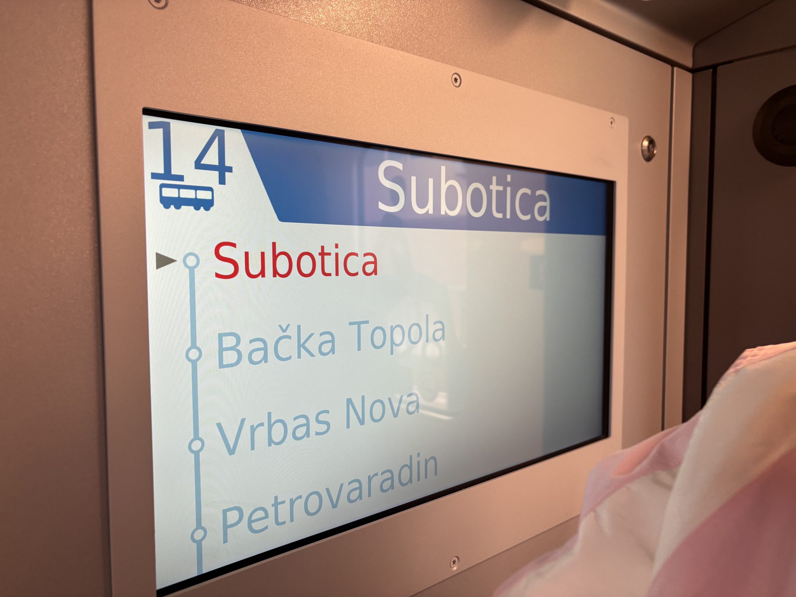 Tabla u vozu sa stanicama