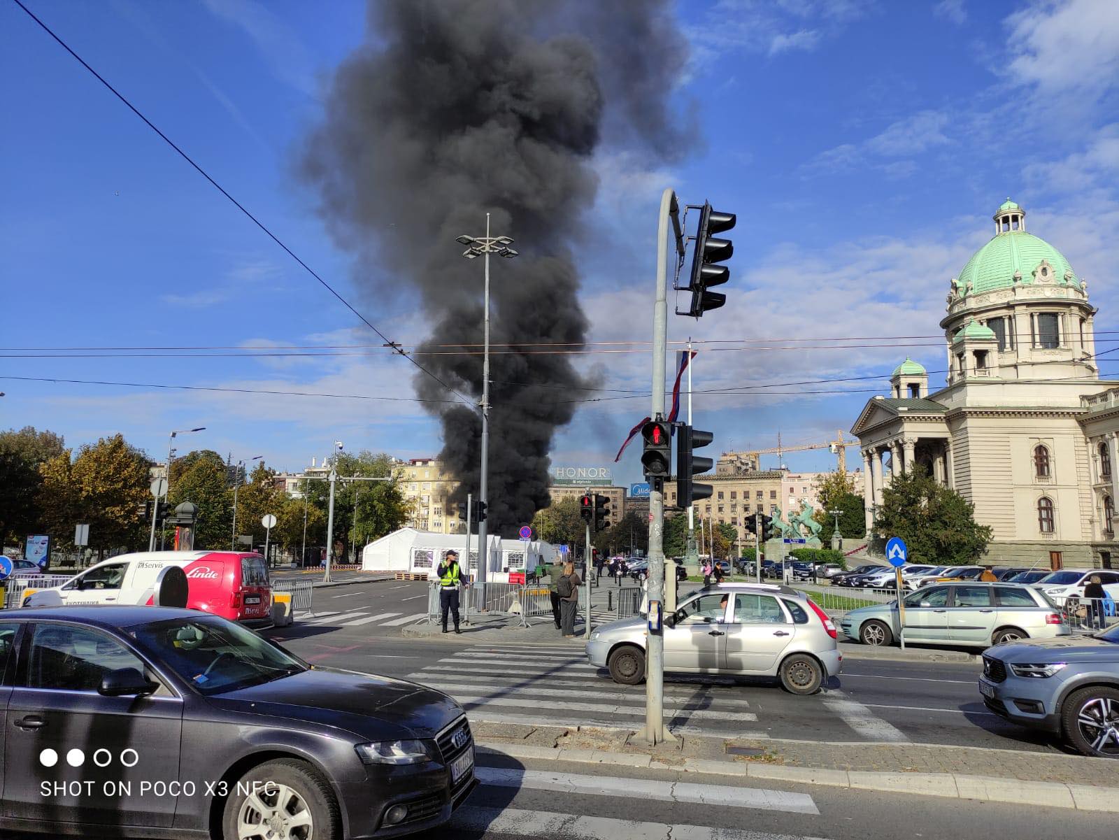 Dok vlast poziva na dijalog i smirivanje situacije, opozicija za incident u Ćacilendu krivi vlast.