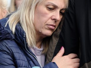 Iako u Srbiji trenutno čak troje ljudi štrajkuje glađu, stiče se utisak da su građani veoma indiferentni prema tom, najekstremnijem obliku mirnog protesta.