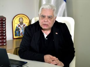 Ministar informisanja Boris Bratina u crnom sa ikonom