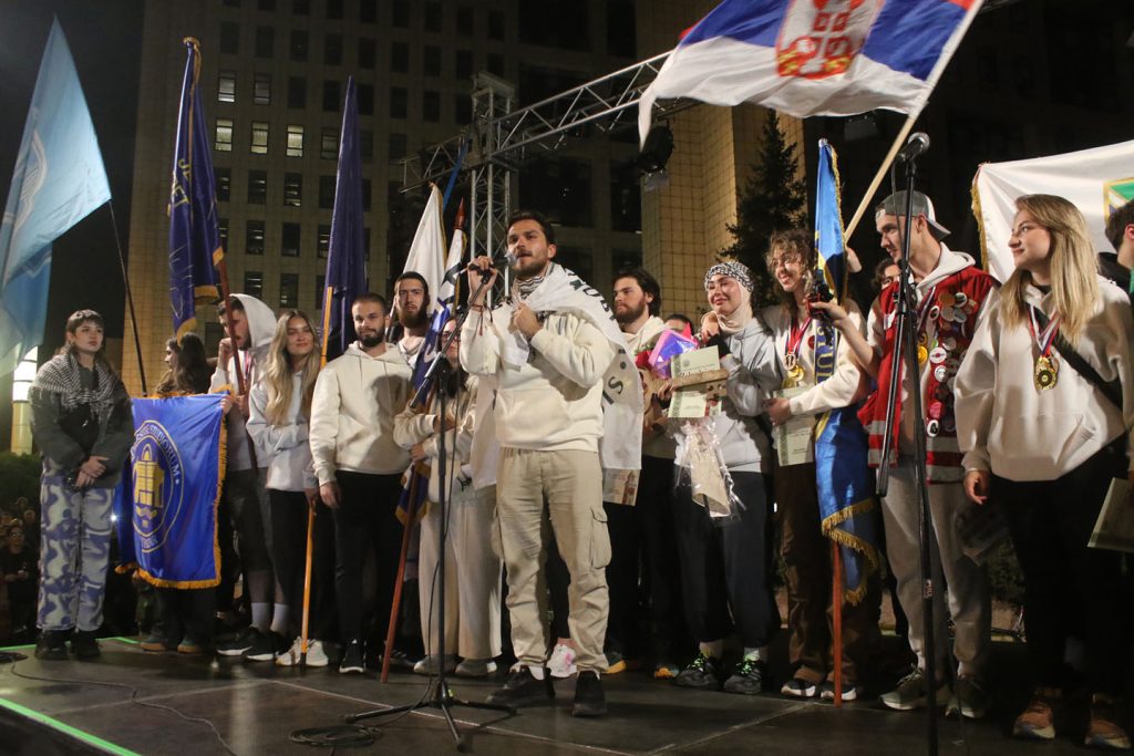 Veličanstveni doček studenata koji su iz čitave Srbije došli u Novi Sad na obeležavanje godišnjice tragedije u tom gradu.