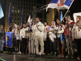 Veličanstveni doček studenata koji su iz čitave Srbije došli u Novi Sad na obeležavanje godišnjice tragedije u tom gradu.