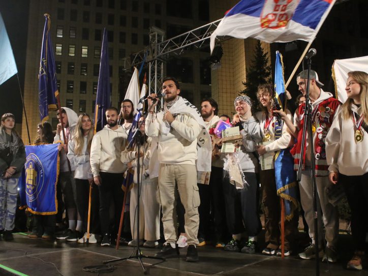 Veličanstveni doček studenata koji su iz čitave Srbije došli u Novi Sad na obeležavanje godišnjice tragedije u tom gradu.