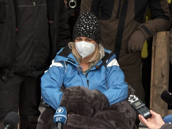 Dijana Hrka od nedelje ujutro ima jake glavobolje i gotovo da ne može više da se kreće.