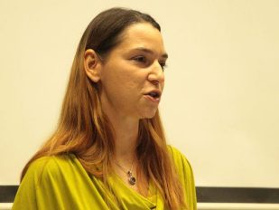 Profesorka Jelena Kleut za „Vreme“ govori o pokušaju da je ostave bez posla na Filozofskom fakultetu, ćutanju nekih kolega i „gledanju svog posla“.