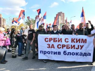 Grupa Srba sa KiM pešači u znak podrške Aleksandru Vučiću