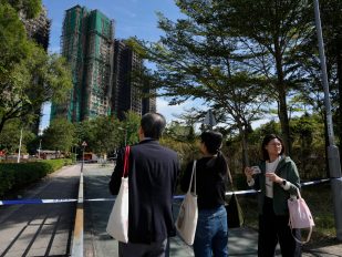 Očekuje se da će poslednja pretraga zgrada koje su planule u jednom od najsmrtonosnijih požara u Hongkongu biti završena kasnije u petak.