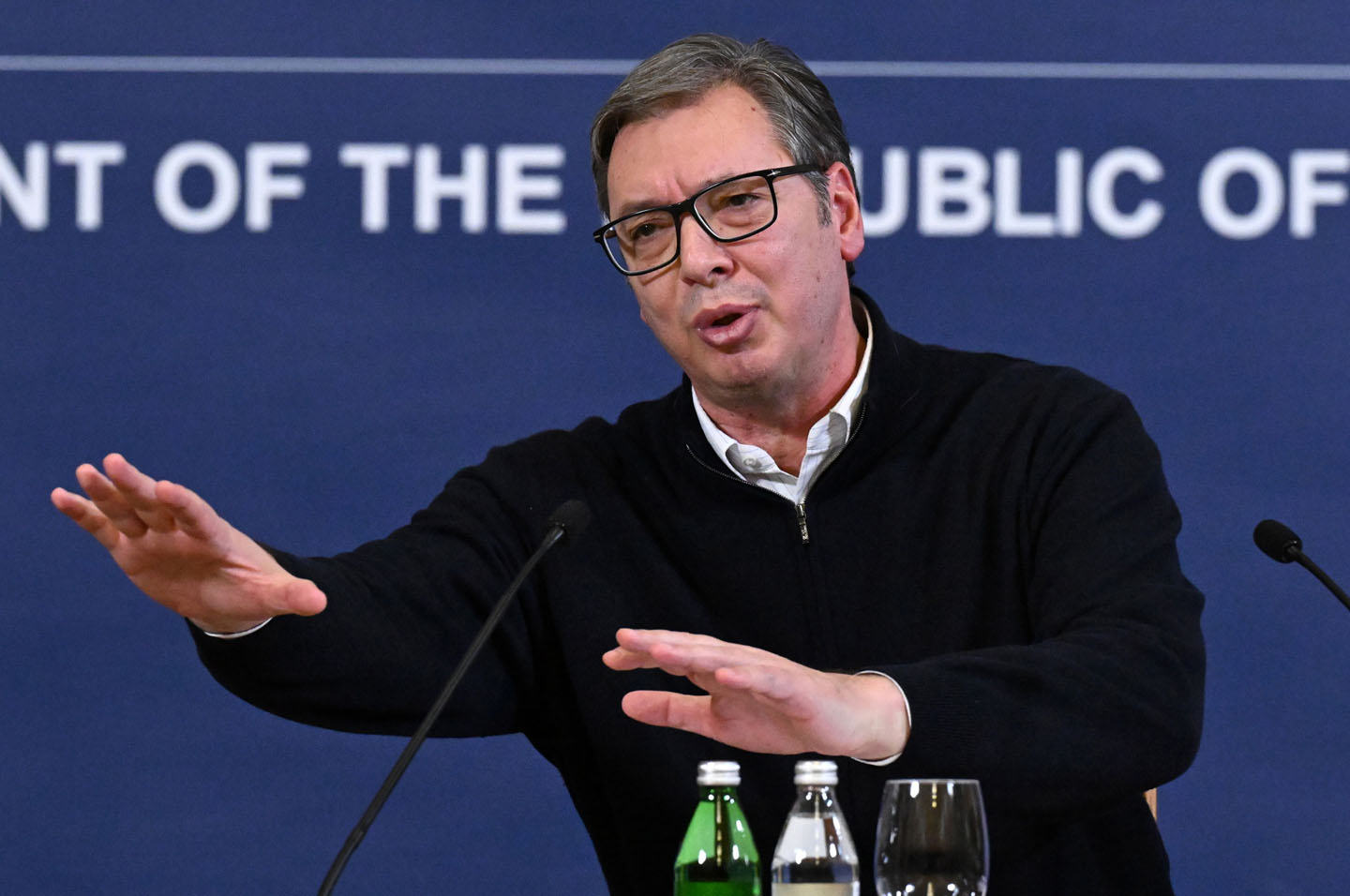 „U rusofilski projektovanom društvu procenjeno je da je za vlast manja šteta ukoliko bi Rafinerija u Pančevu prestala da radi, od političke štete nastale ako bi Srbija preuzela NIS.”