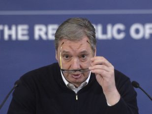 „U rusofilski projektovanom društvu procenjeno je da je za vlast manja šteta ukoliko bi Rafinerija u Pančevu prestala da radi, od političke štete nastale ako bi Srbija preuzela NIS.”