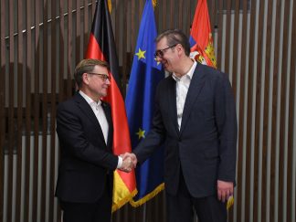 Pored novinskih optužbi za navodnu nacističku prošlost pojedinih nemačkih zvaničnika, kulminacija antinemačke kampanje je usledila nedavno tokom posete nemačkih parlamentaraca Skupštini Srbije.