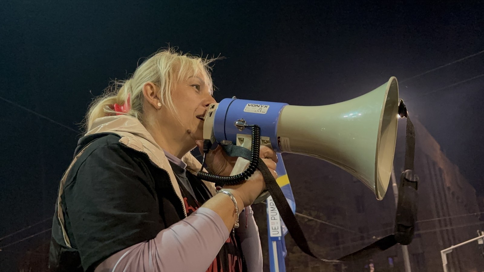 Iako u Srbiji trenutno čak troje ljudi štrajkuje glađu, stiče se utisak da su građani veoma indiferentni prema tom, najekstremnijem obliku mirnog protesta.