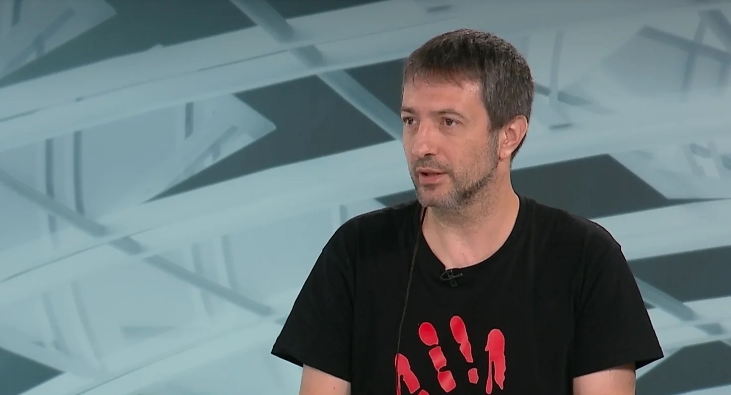 Čitava priča sa šatorima i sada i sa muzikom ispred Skupštine Srbije podseća na burlesknu verziju onog predsednikovog