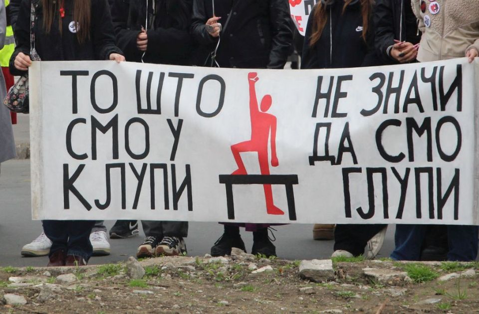 Učenici više novosadskih srednjih škola bojkotovaće u sredu nastavu kao znak podrške Dijani Hrki, Milomiru Jaćimoviću i njegovom sinu, a njihovom vršnjaku, Milanu Jaćimoviću.