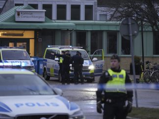 Švedska policija tvrdi da kriminalne mreže za izvršavanje pucnjava i transport oružja sve češće regrutuju decu, jer mlađi od 15 godina ne mogu biti krivično gonjeni.