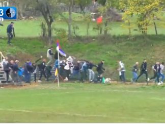 U Srbiji je tokom proteklog vikenda zabeležen niz nasilnih incidenata na fudbalskim utakmicama. Pesnice su sevale uzduž i popreko.