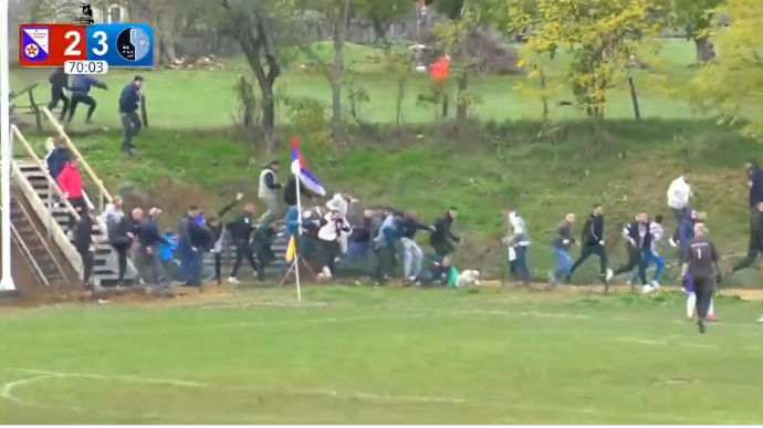 U Srbiji je tokom proteklog vikenda zabeležen niz nasilnih incidenata na fudbalskim utakmicama. Pesnice su sevale uzduž i popreko.