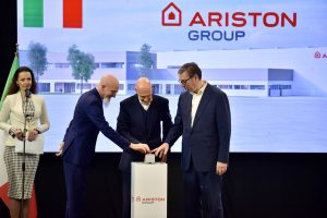 Ekonomista Goran Radosavljević za „Vreme“ objašnava - investitori u Srbiju više uopšte neće da dođu ako im ne date mnogo para