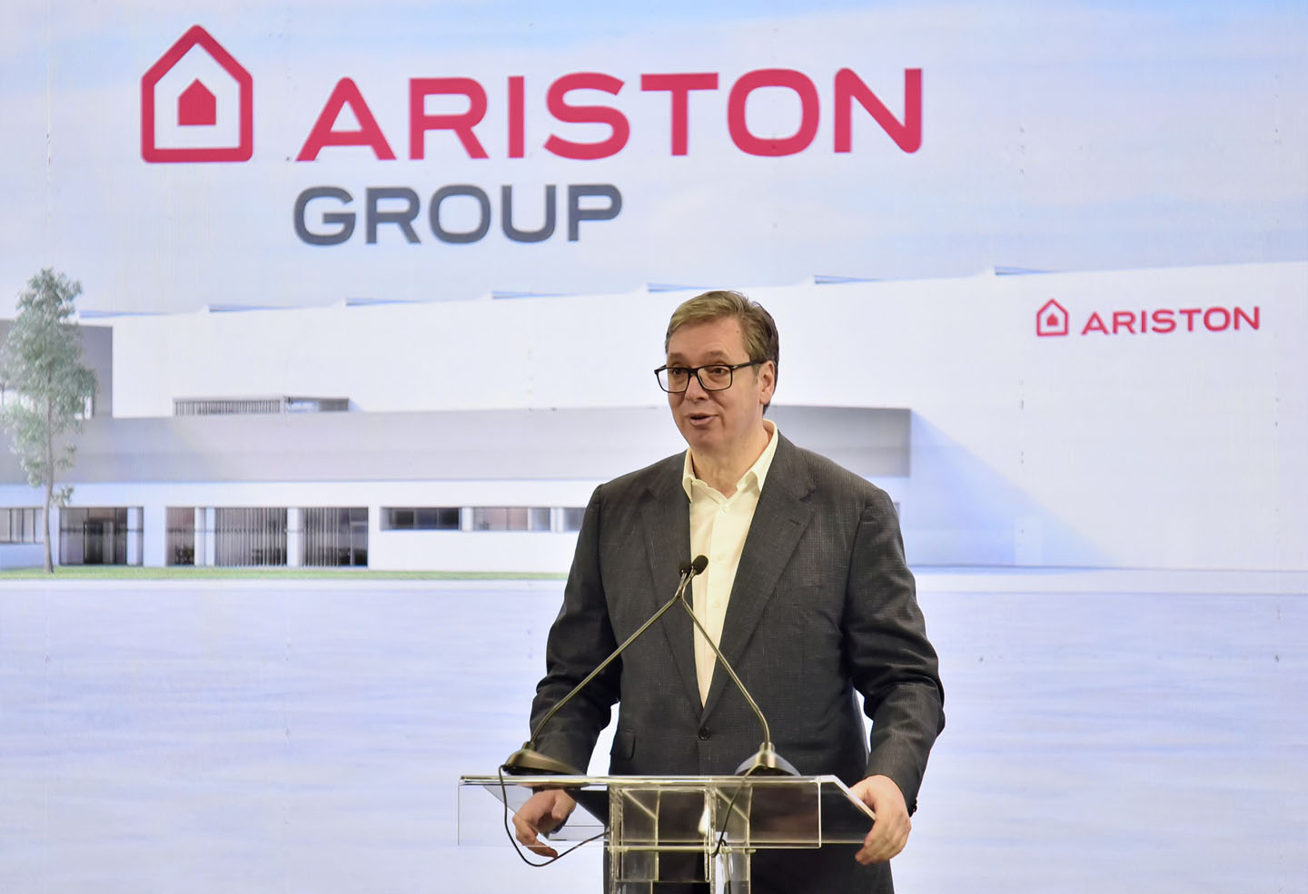 Ekonomista Goran Radosavljević za „Vreme“ objašnava - investitori u Srbiju više uopšte neće da dođu ako im ne date mnogo para