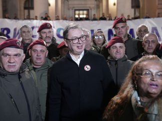 Vučić, veterani, Ćacilend