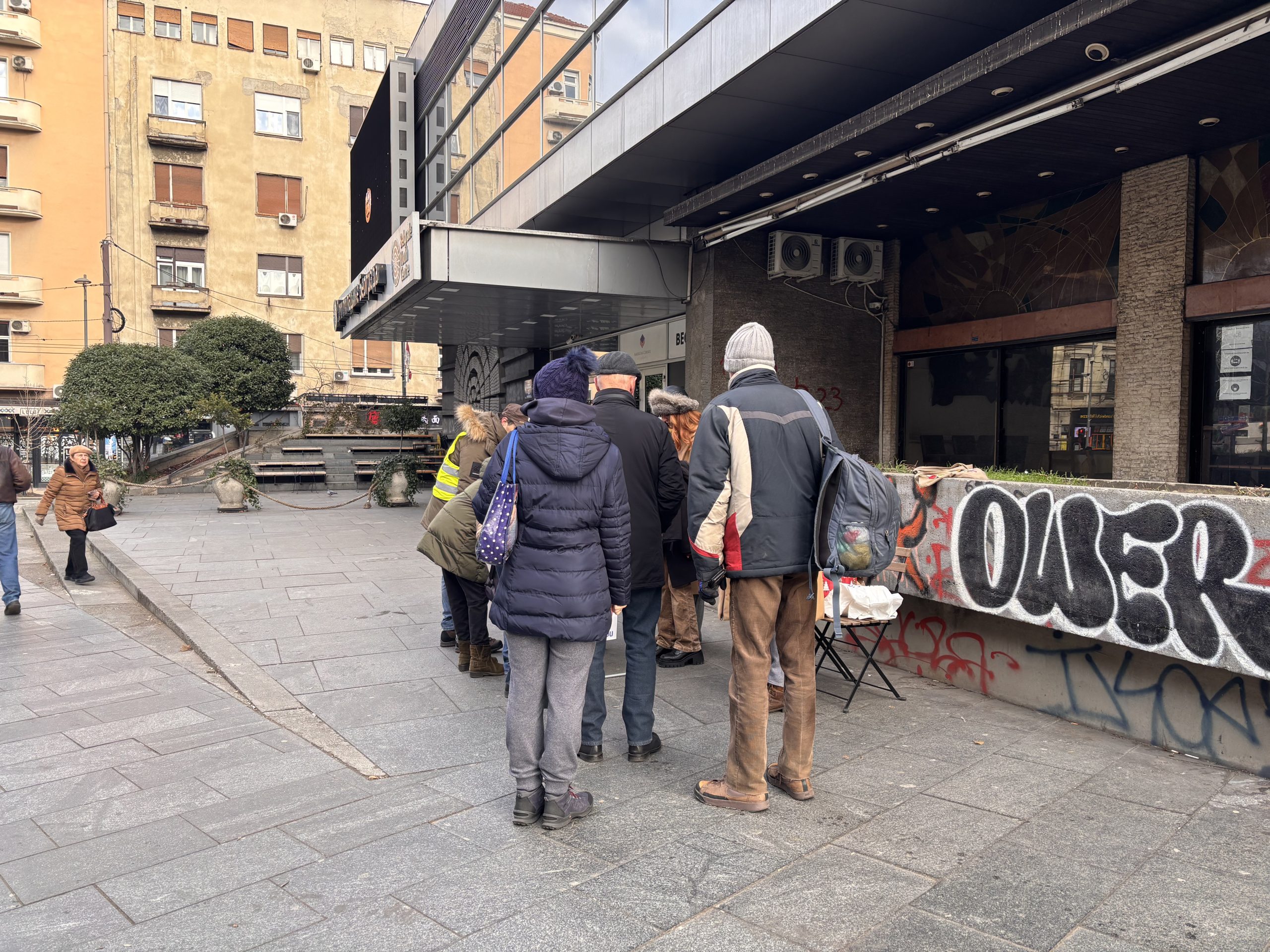 Potpisivanje kod Doma omladine