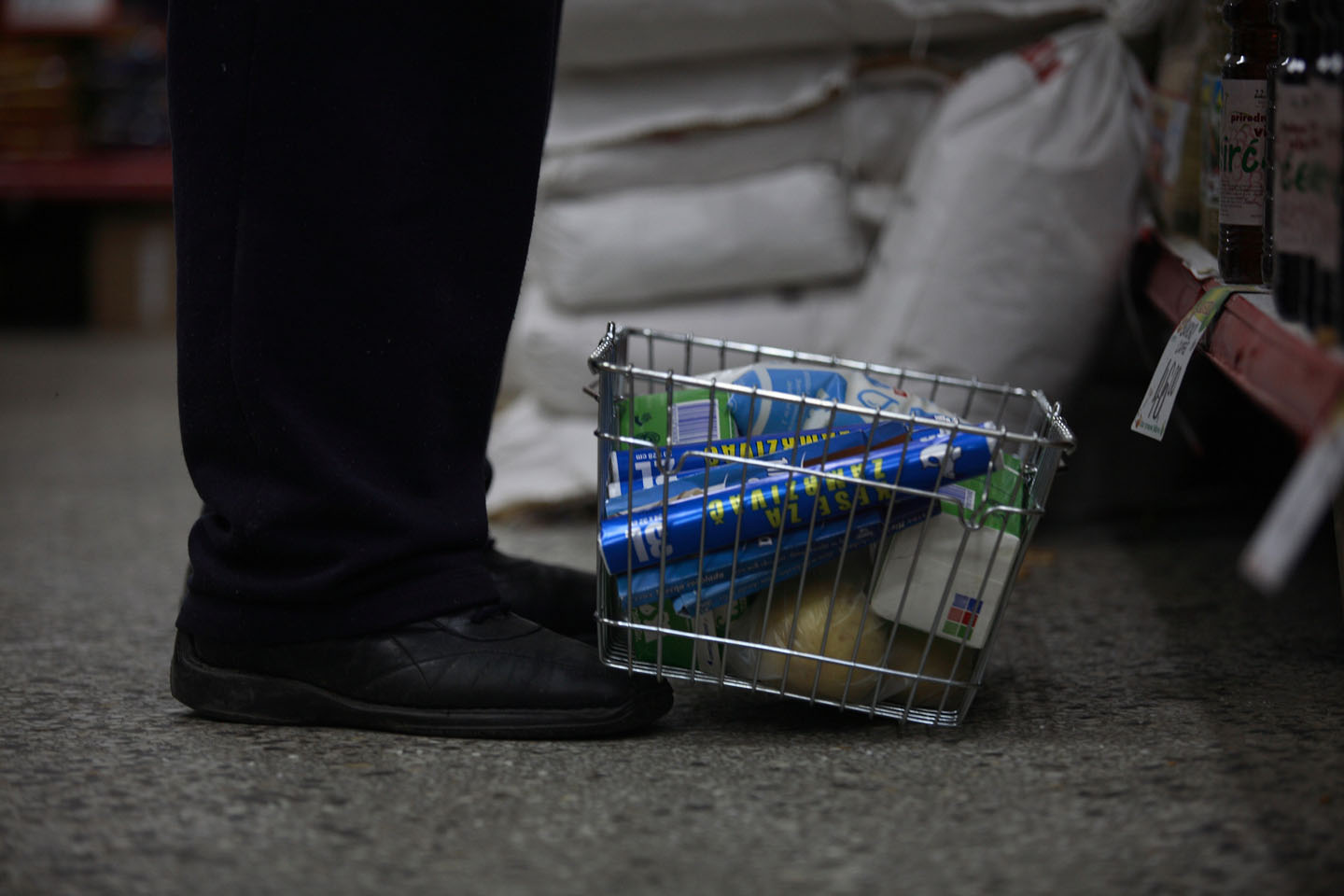 Potrošačka korpa s namirnicama 