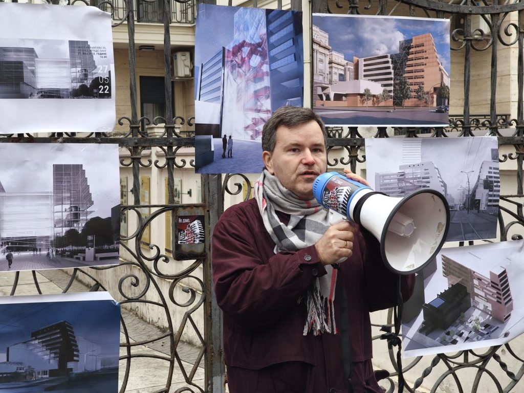 Uprkos svim pritiscima, konzervator Republičkog zavoda za zaštitu spomenika kulture Nenad Lajbenšperger i kolege neustrašivo su radili svoj posao i odbili da izbrišu Generalštab.