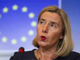 Optužbe protiv Federike Mogerini se odnose na prevaru u javnim nabavkama i korupciju, sukob interesa i kršenje očuvanja profesionalne tajne.